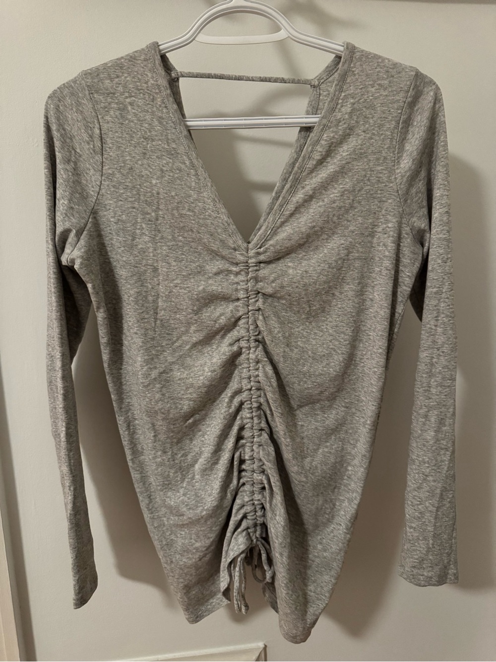 CHASER Women's Gray Ruched Long-Sleeve V-Neck Top Small